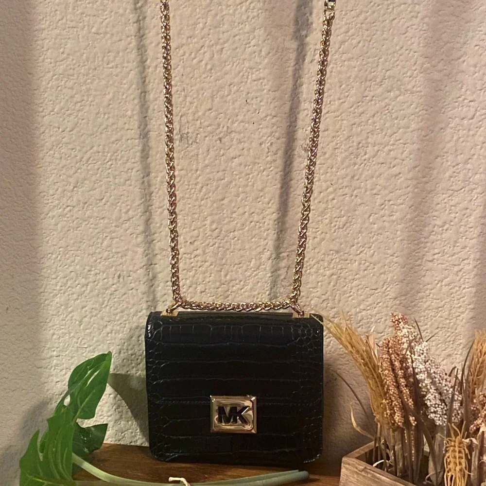 Sold MICHAEL KORS SONIA SMALL SHOULDER CROSSBODY BAG BLACK LEATHER GOLD NEW - Picture 4 of 16